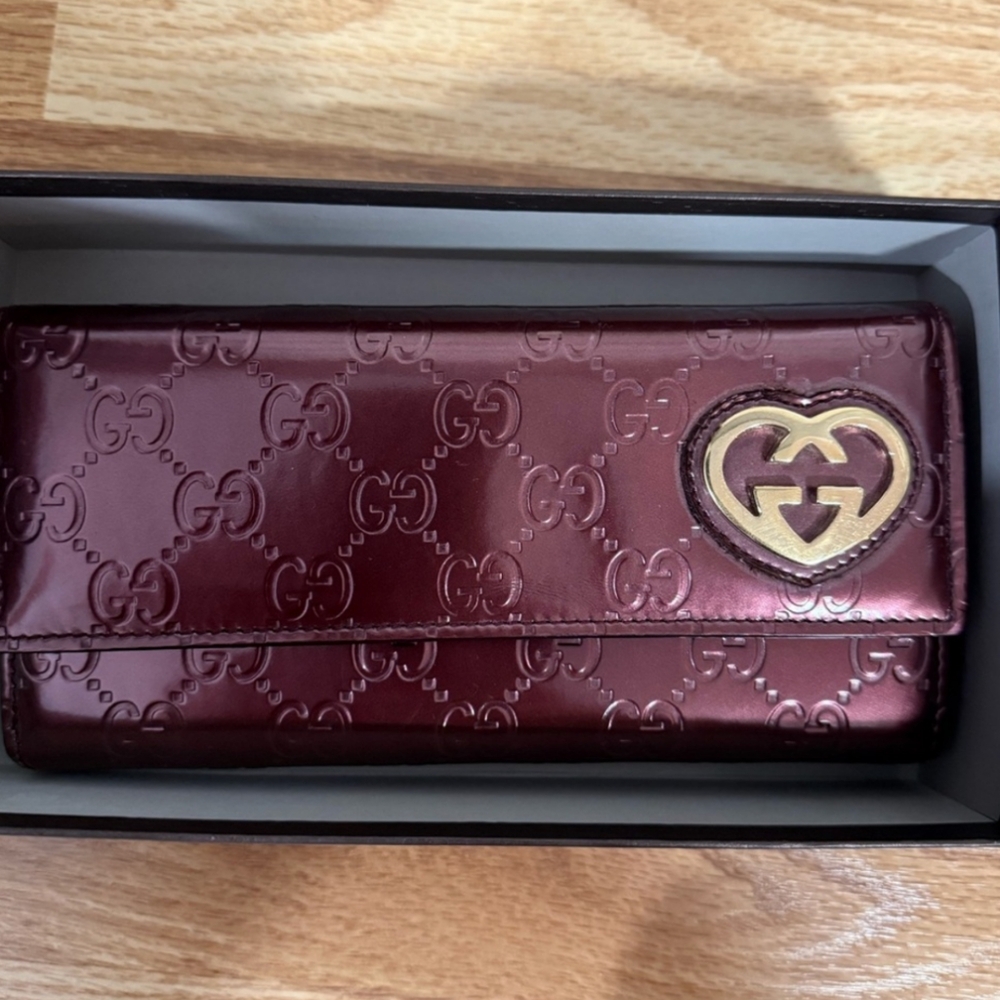 GucciSima Lovely Heart GG Patent Leather Scarlatto Wallet With FULL INCLUSION